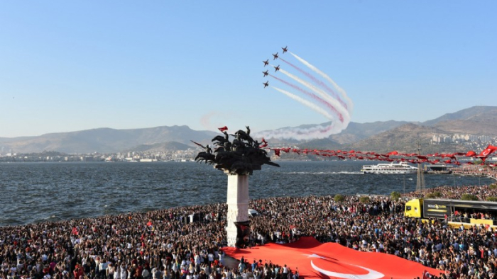 9 Eylül İzmir’de Coşkuyla Yaşanacak: Zafer Yürüyüşü, Hava Gösterileri ve Konserler