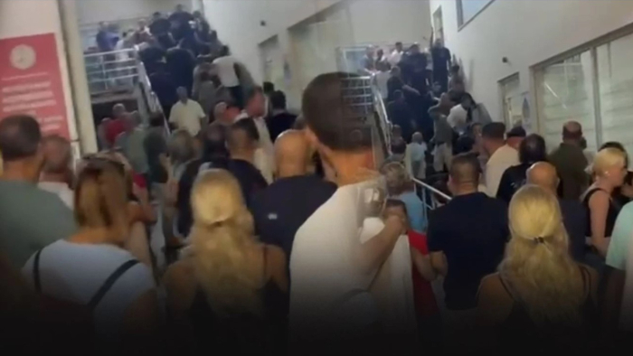 Karşıyaka’da Delege Seçiminde Tekme Tokat Kavga!