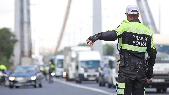 İzmir Trafiği Alarm Veriyor: Motosiklet Kazaları ve İhlaller Artıyor, 27 Bin Ceza Kesildi