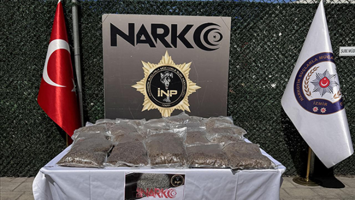 İzmir'de zehir taciri 133 şüpheli tutuklandı