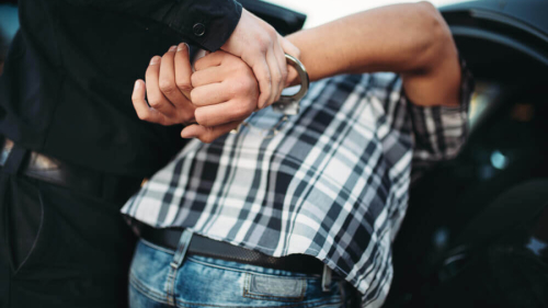 İzmir polisi operasyon düzenledi: 152 aranan kişi gözaltına alındı