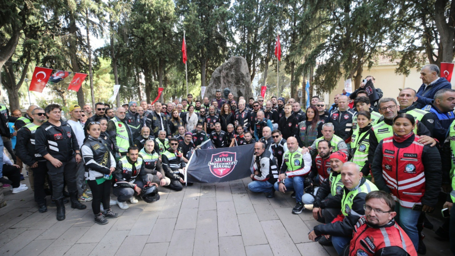 Karşıyaka’da anlamlı etkinlik: Üç vatan toprağı, Zübeyde Anne’nin huzurunda buluştu!