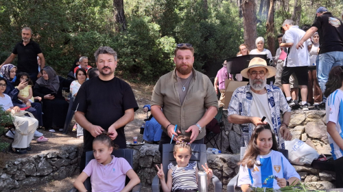 Çiçek Açan Minik Mankenler Podyumda: İbrahim & Şenol Kuaför’den Sosyal Sorumluluk Seferberliği!