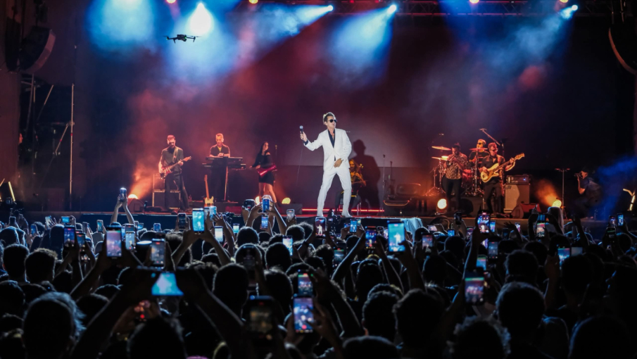 95. İzmir Enternasyonal Fuarı'nda Teoman Rüzgarı: Kültürpark'ta Unutulmaz Gece!