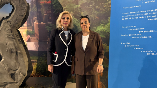AK Partili Şebnem Bursalı, Nâzım Hikmet’in dünyasını anlatan “Romantika” sergisini gezdi