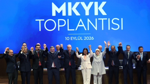 Foça Belediye Başkanı Saniye Bora Fıçı AK Parti’ye katıldı*