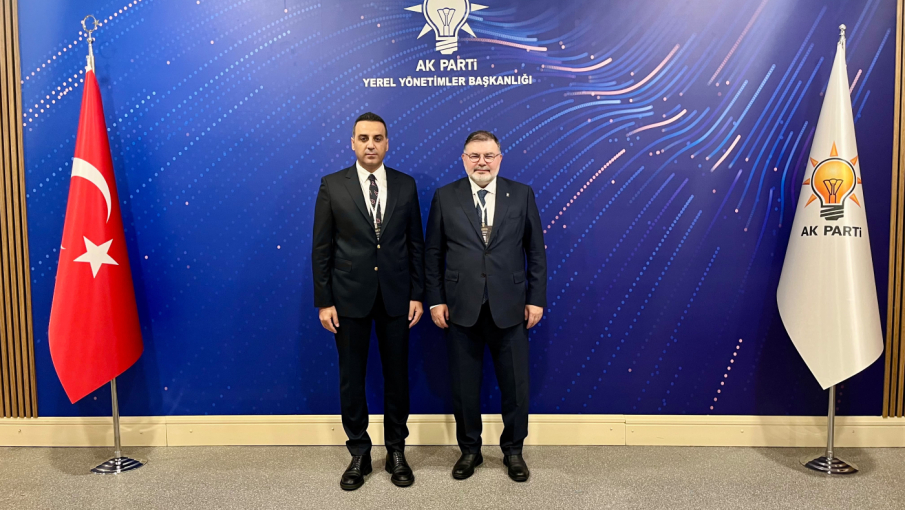ÇİĞLİ’DE YENİ DÖNEM: ÇİĞLİ BELEDİYE BAŞKANI ONUR EMRAH YILDIZ AK PARTİ AİLESİNE KATILDI!
