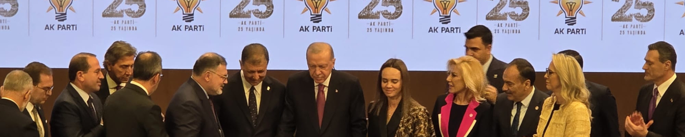 Cumhurbaşkanı Erdoğan, Cemil Tugay’a AK Parti rozetini taktı